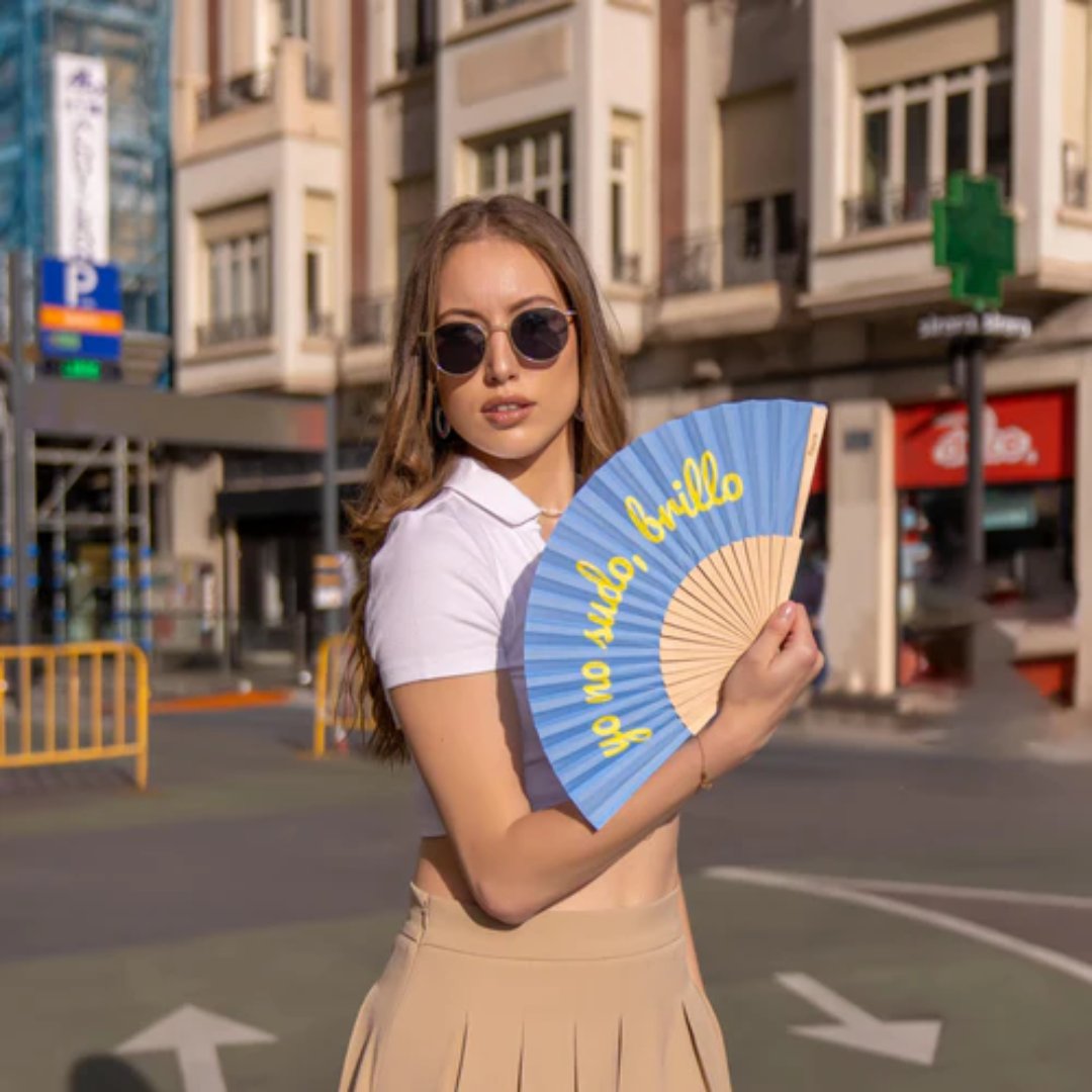 « Je ne transpire pas, je brille » éventail bleu
