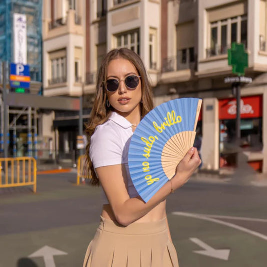Abanico “Yo no sudo, brillo” azul (glow)