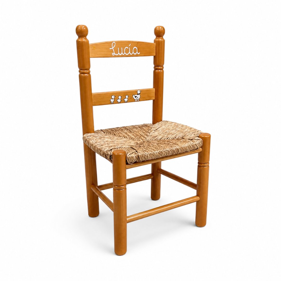 silla madera con el nombre de Lucía